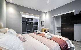 L Apartment